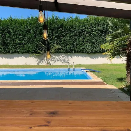 Mahalo Surf Camp Vendégház