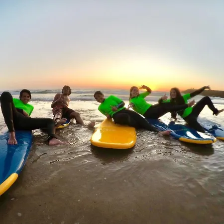 Mahalo Surf Camp Vendégház *