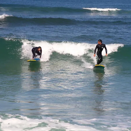 Mahalo Surf Camp Konukevi *